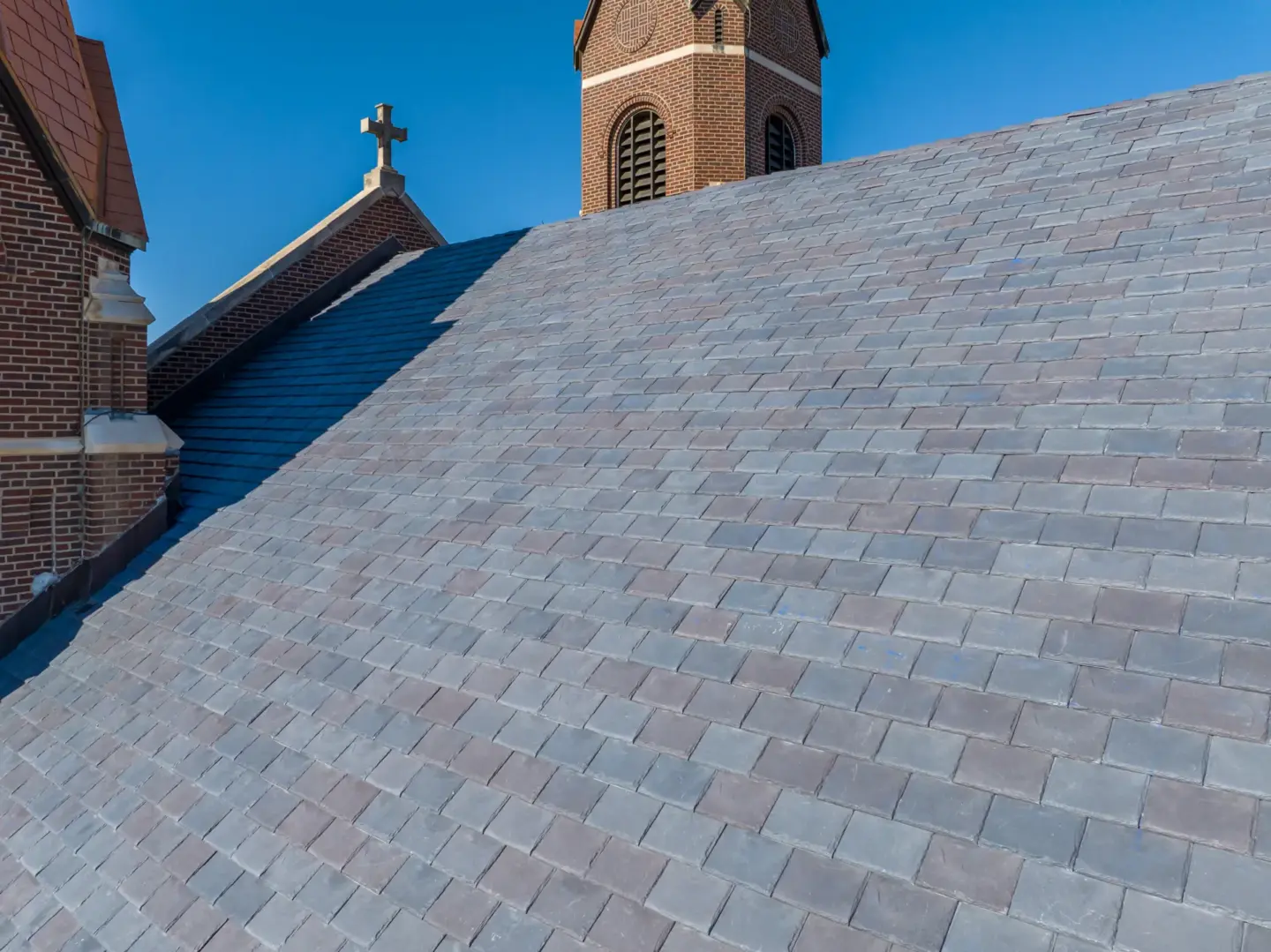 DaVinci slate tiles on a commercial roof